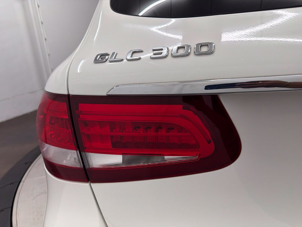 Certified 2019 Mercedes-Benz GLC 300 4MATIC image 11