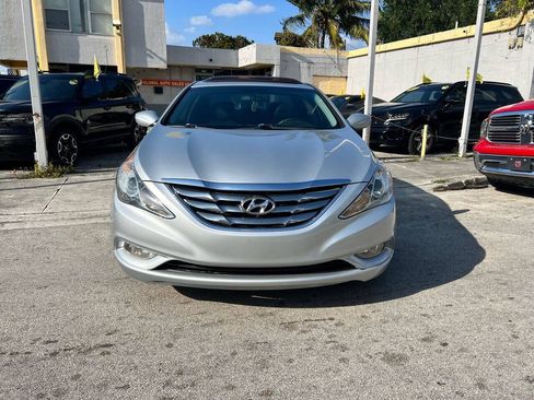 Used 2011 Hyundai Sonata SE w/ Navigation & Sunroof Pkg 4 FWD image 3
