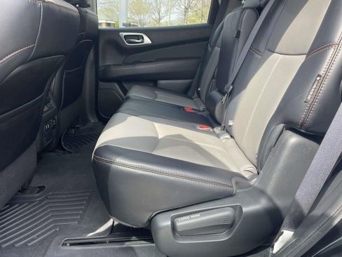 Used 2020 Nissan Pathfinder SL image 8