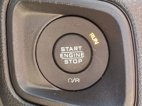 Used 2025 Jeep Gladiator Sport image 26