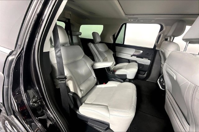 Used 2025 Ford Expedition Platinum w/ Driver's Package AWD/4WD image 28