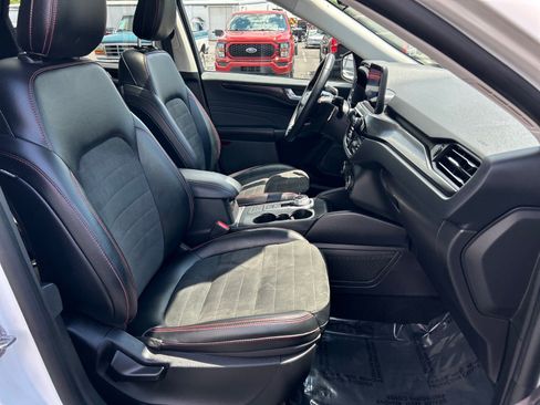 Certified 2022 Ford Escape SEL w/ SEL Stealth AWD Package image 19