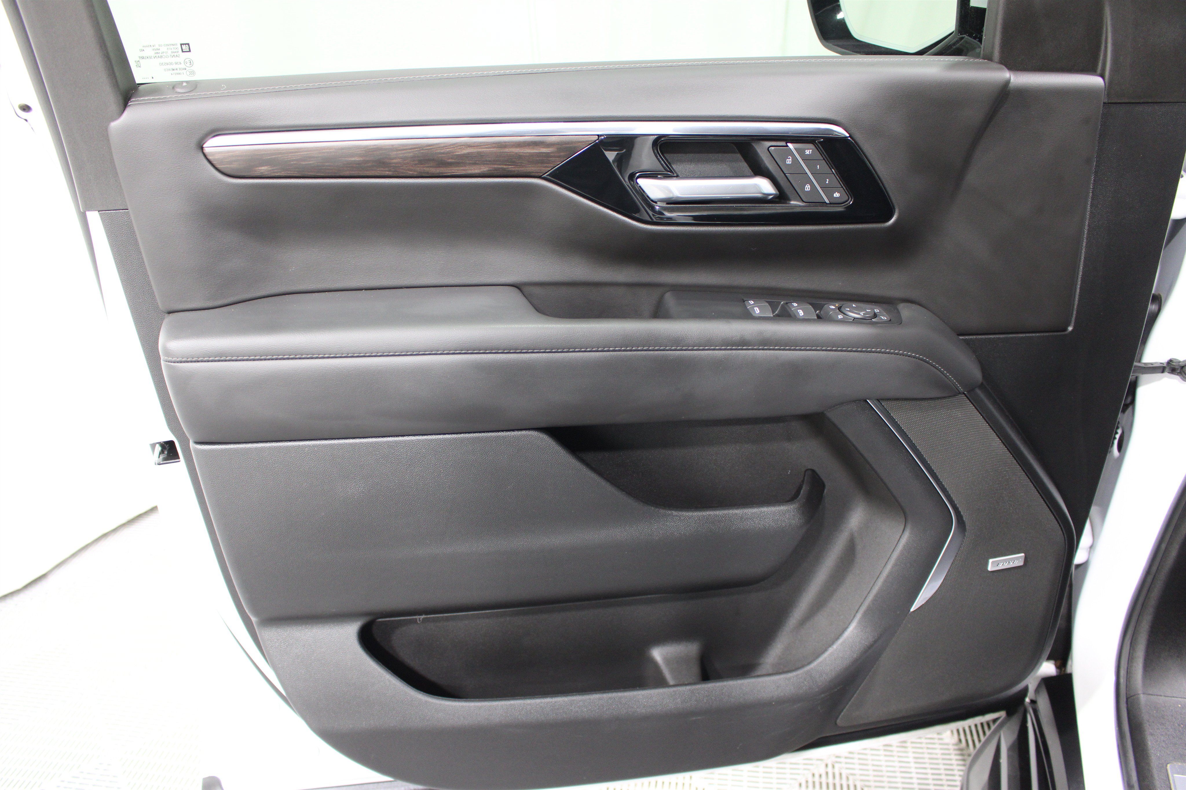 Used 2025 Chevrolet Tahoe LT w/ Comfort Package AWD/4WD image 6