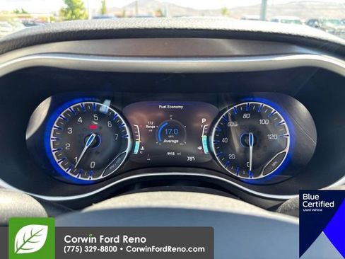 Used 2024 Chrysler Pacifica Touring-L AWD/4WD image 18