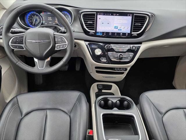 Used 2024 Chrysler Pacifica Touring-L FWD image 17