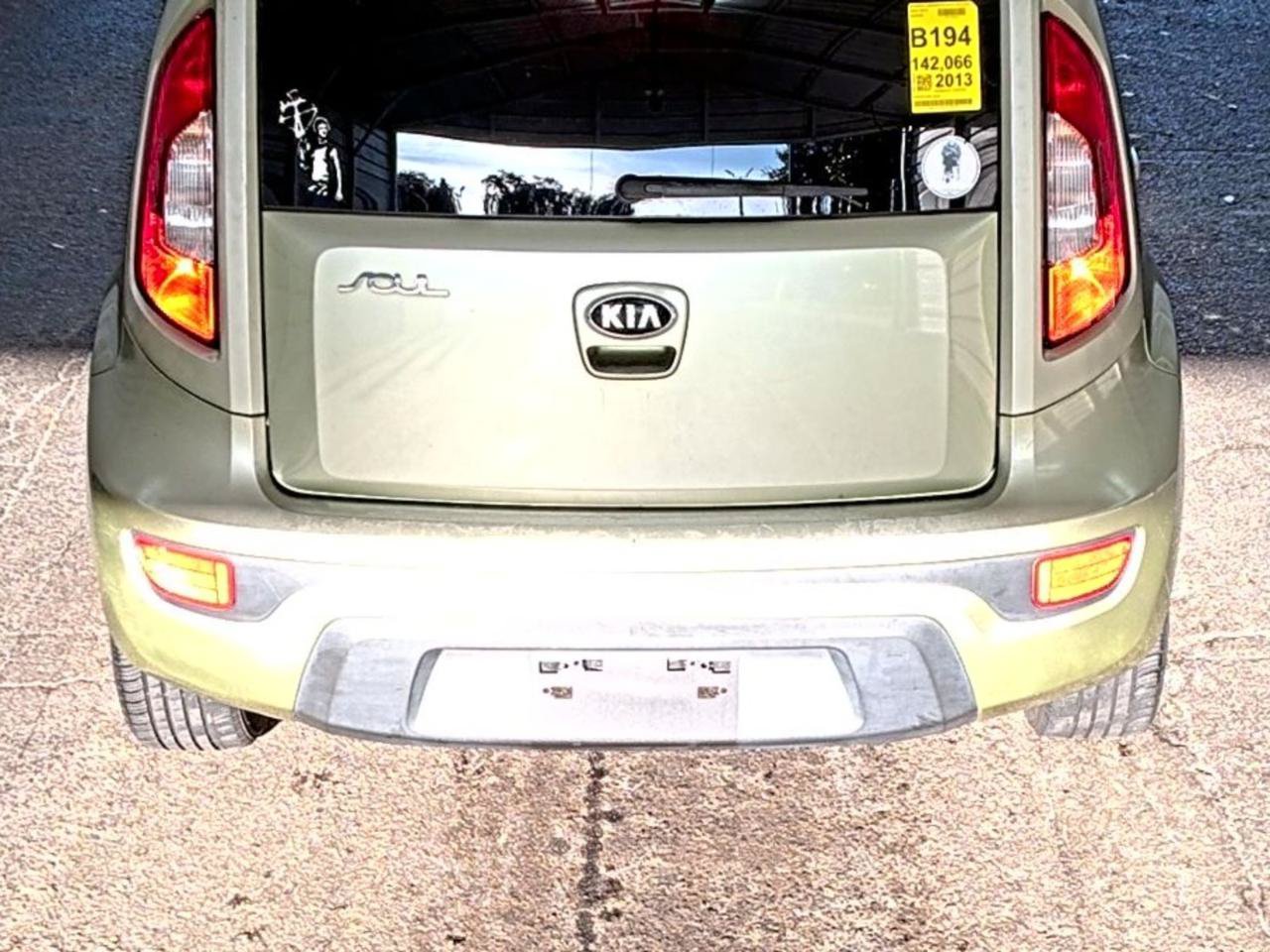 Used 2013 Kia Soul + FWD image 9