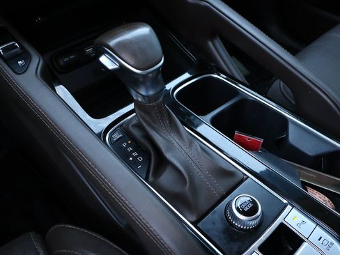 Used 2020 Kia Telluride SX w/ Towing Package FWD image 21