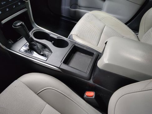 Used 2015 Toyota Camry SE FWD image 26
