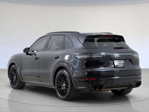 Certified 2023 Porsche Cayenne GTS AWD/4WD image 4
