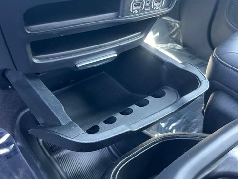 Used 2025 Chrysler Pacifica Select FWD image 29