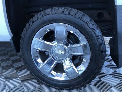 Used 2016 Chevrolet Silverado 1500 LTZ Z71 w/ LTZ Plus Package AWD/4WD image 11