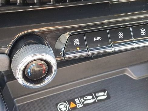 Used 2025 Chevrolet Tahoe Premier AWD/4WD image 21