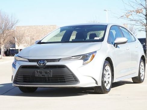 Used 2024 Toyota Corolla LE image 3