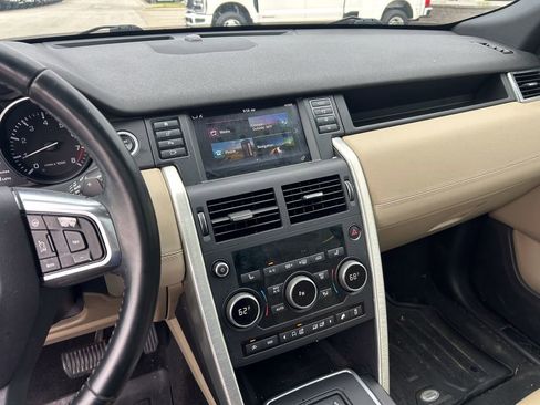Used 2016 Land Rover Discovery Sport HSE image 24