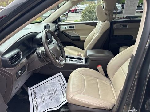 Used 2020 Ford Explorer Platinum w/ Premium Technology Package AWD/4WD image 21