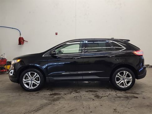 Used 2017 Ford Edge Titanium image 7
