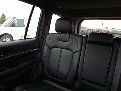 New 2026 Jeep Grand Cherokee Limited w/ Limited Altitude Package AWD/4WD image 13