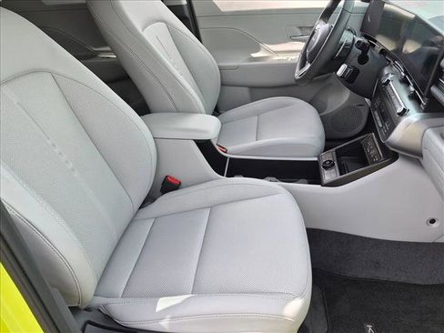 Used 2025 Hyundai Kona Limited FWD image 21