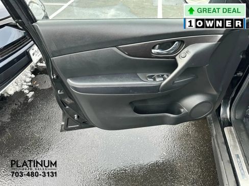 Used 2020 Nissan Rogue SV image 16