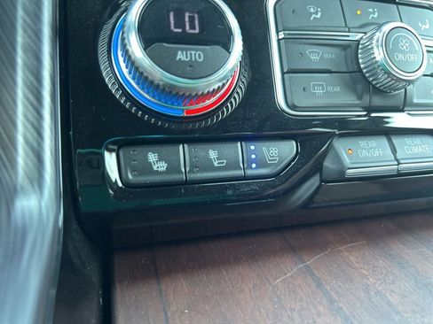 Used 2023 GMC Yukon Denali Ultimate image 23