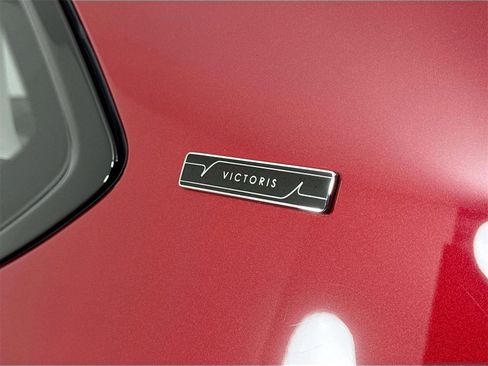 Used 2025 Bentley Bentayga image 11