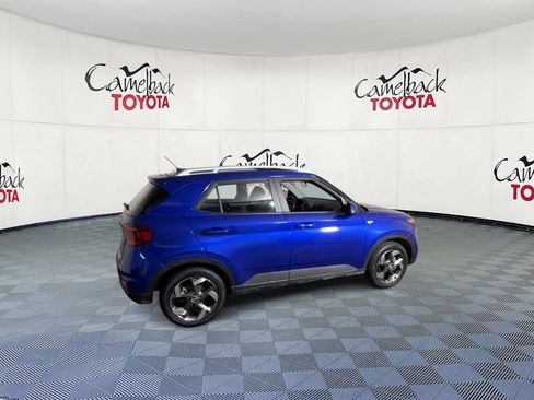 Used 2025 Hyundai Venue SEL FWD image 3
