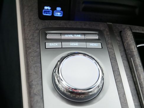Used 2024 Genesis G80 AWD/4WD image 31