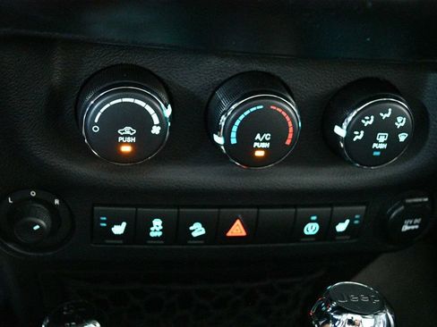Used 2014 Jeep Wrangler Unlimited Sahara AWD/4WD image 21