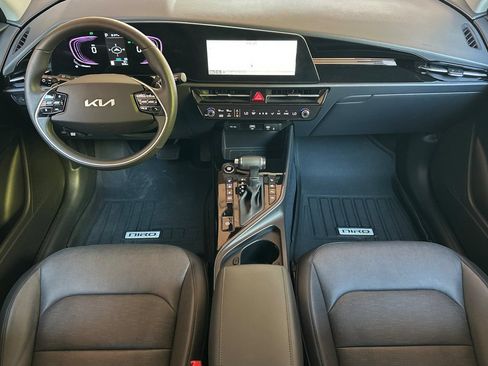 Certified 2025 Kia Niro FWD image 13
