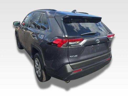 Used 2019 Toyota RAV4 LE FWD image 3