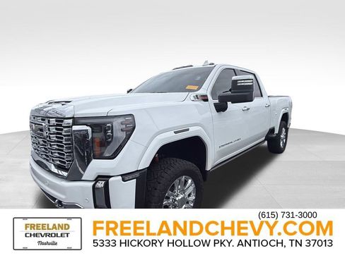 Used 2025 GMC Sierra 2500 Denali w/ Denali Reserve Package AWD/4WD image 5
