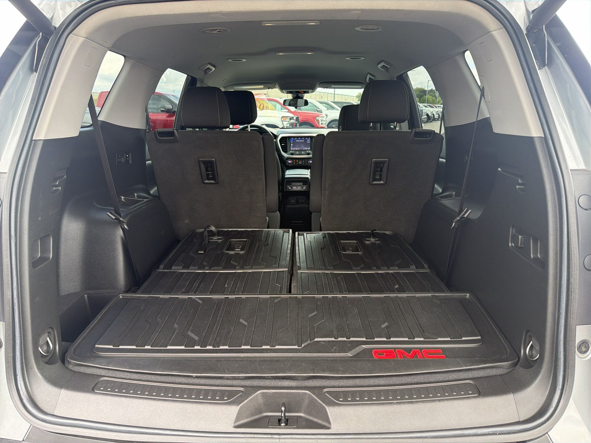 Used 2023 GMC Acadia SLE w/ Driver Convenience Package FWD image 30
