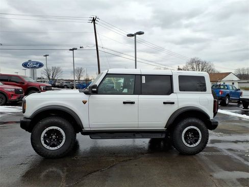 New 2025 Ford Bronco Badlands image 2