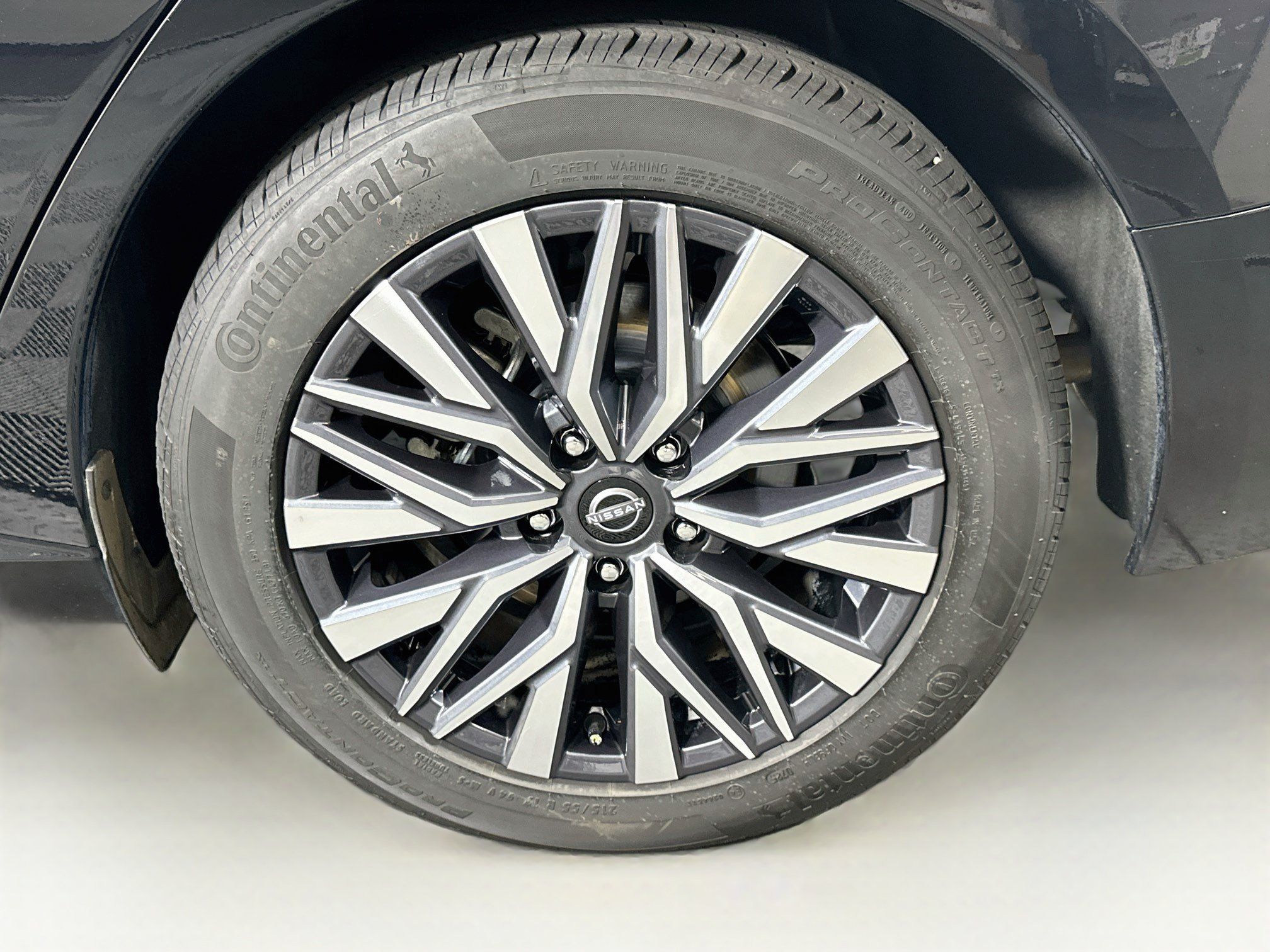 Used 2025 Nissan Altima 2.5 SV FWD image 11