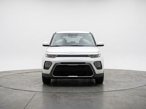 Used 2025 Kia Soul LX w/ LX Technology Package FWD image 2