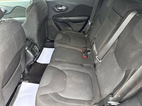 Used 2017 Jeep Cherokee Latitude AWD/4WD image 31