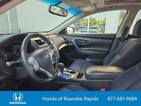 Used 2017 Nissan Altima 2.5 SV w/ Convenience Package FWD image 9