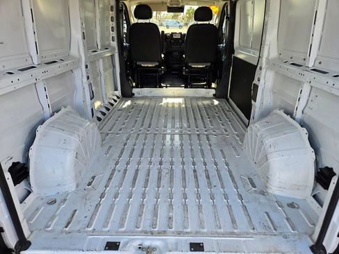 Used 2025 RAM ProMaster 2500 w/ Convenience Group FWD image 11