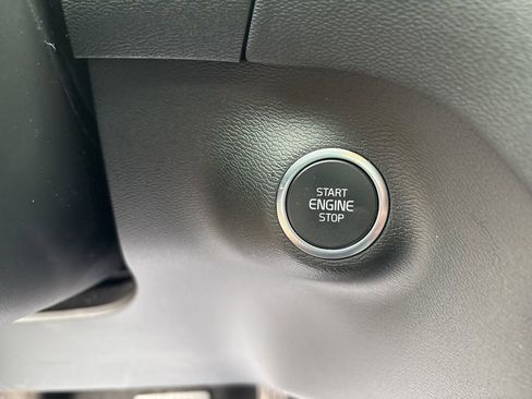 Certified 2023 Volvo XC40 B5 Plus w/ Protection Package Premier image 20