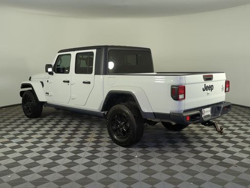 Used 2022 Jeep Gladiator Willys image 7