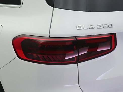 Certified 2026 Mercedes-Benz GLB 250 image 18