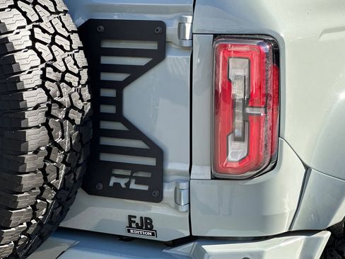 Used 2022 Ford Bronco Badlands w/ Sasquatch Package image 14