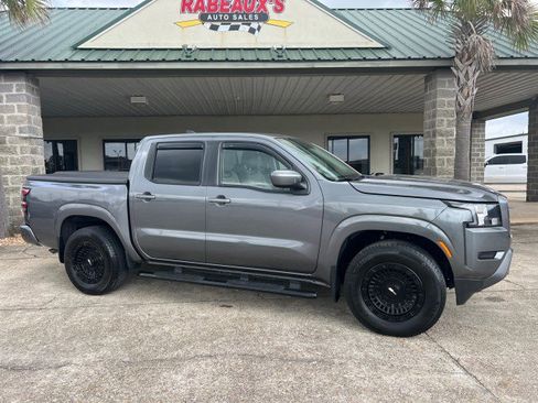 Used 2022 Nissan Frontier SV image 3