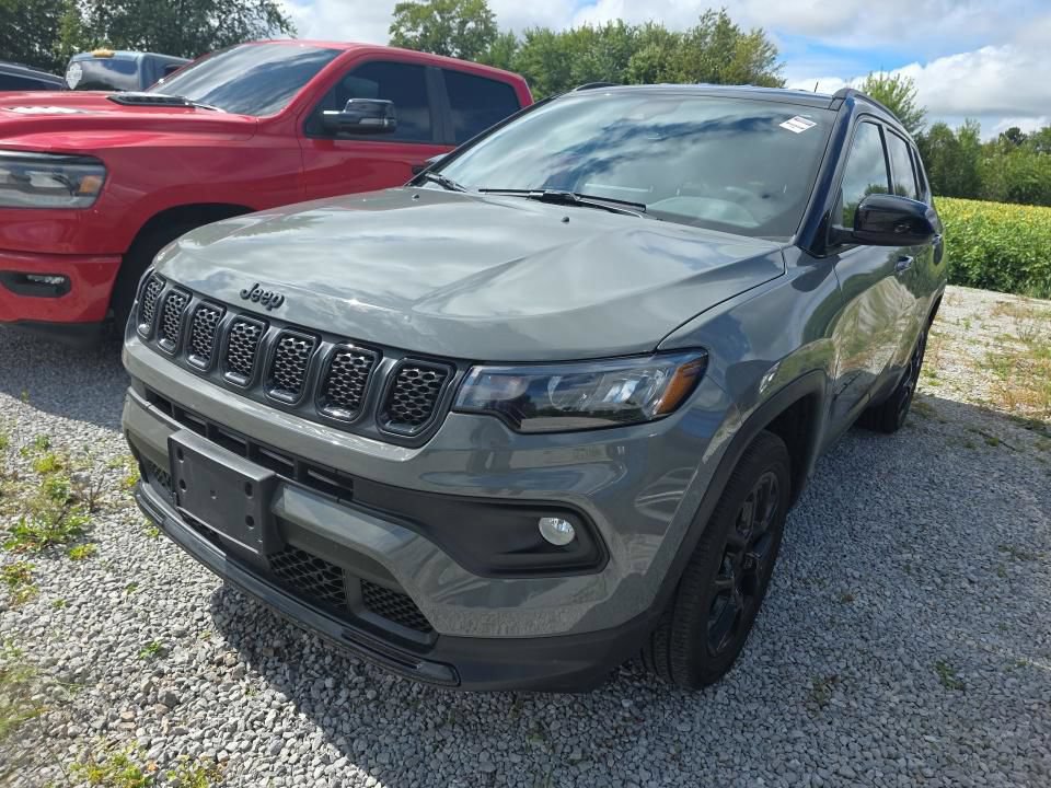 Used 2023 Jeep Compass Latitude w/ Convenience Group AWD/4WD image 5