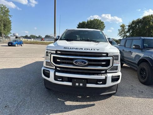Used 2020 Ford F250 Platinum w/ FX4 Off-Road Package AWD/4WD image 2