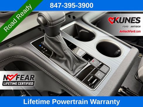 Used 2025 Toyota Sienna LE image 40