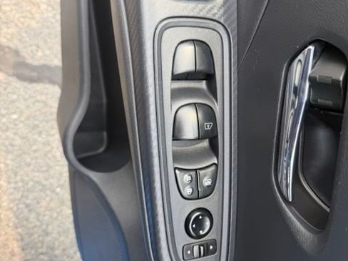 Used 2024 Nissan Versa SV FWD image 9