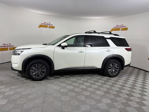 Certified 2024 Nissan Pathfinder SV FWD image 2