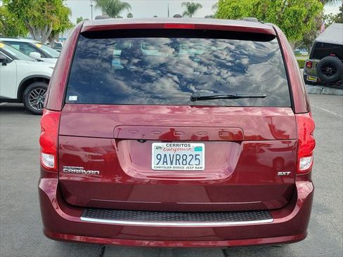 Certified 2020 Dodge Grand Caravan SXT FWD image 3