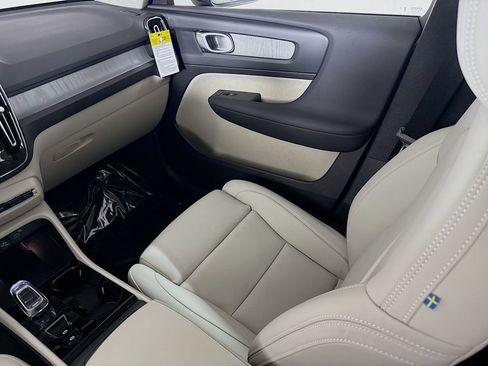 Used 2026 Volvo XC40 B5 Plus w/ Protection Package Premier image 24